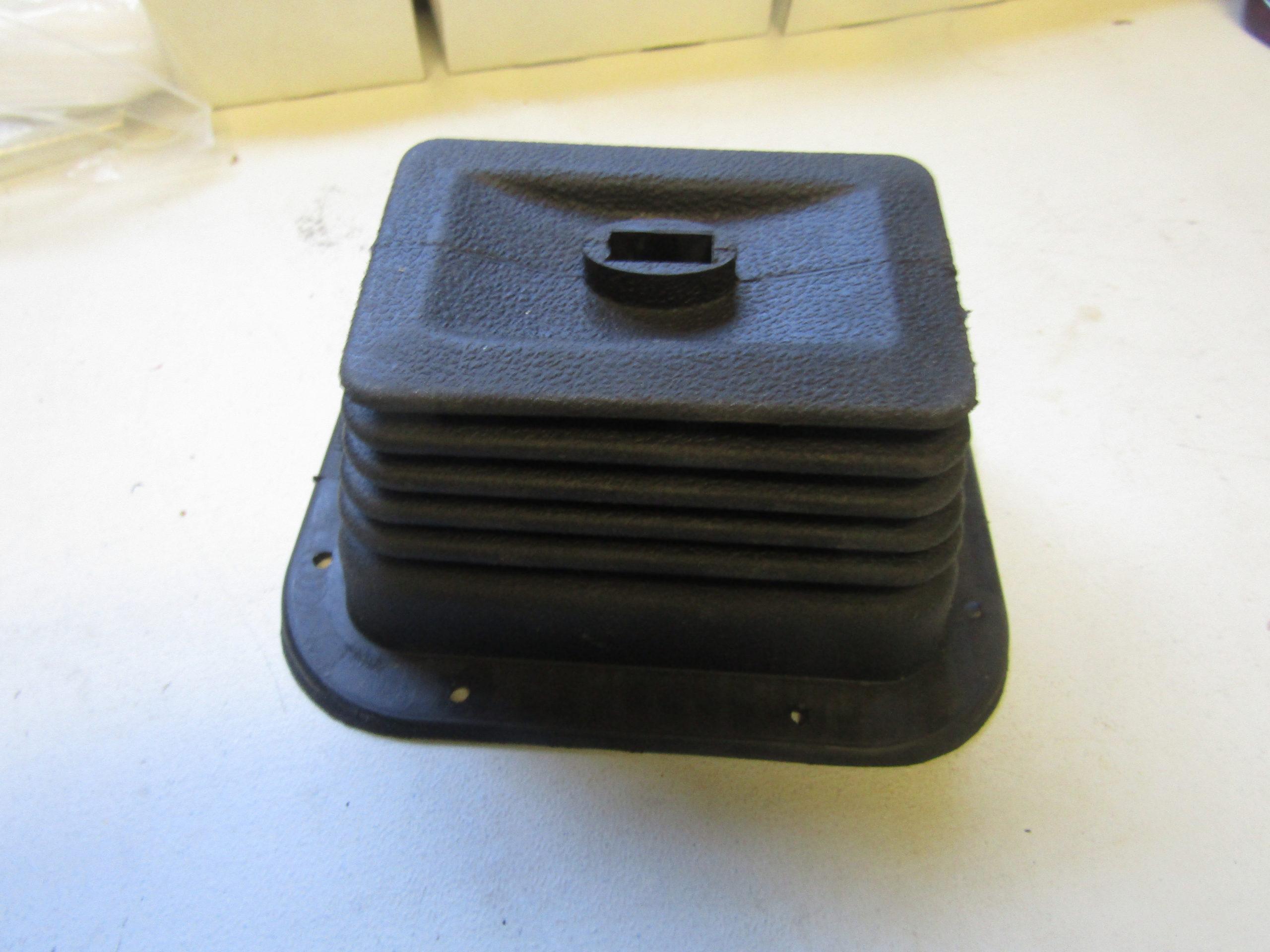71-74 B, 70-74 E-Body Mopar, Pistol Grip Shifter Boot
